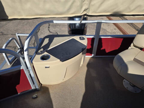 2018 Sun Tracker FISHING BARGE 20 DLX