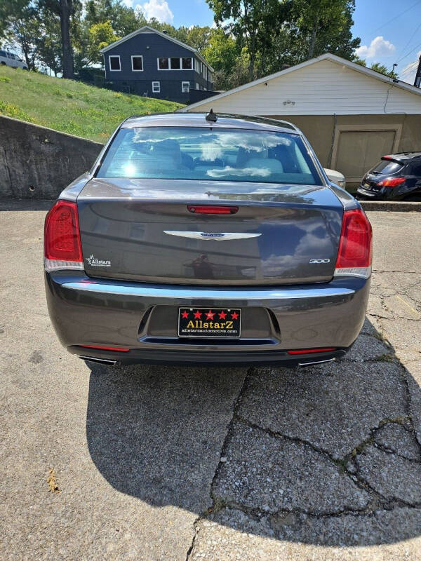 2018 Chrysler 300 Touring photo 7