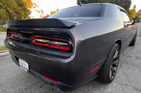 2016 Dodge Challenger 392 HEMI Scat Pack Shaker