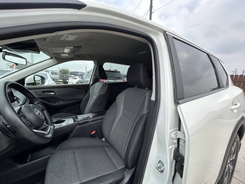 2023 Nissan Rogue SV - Photo 13