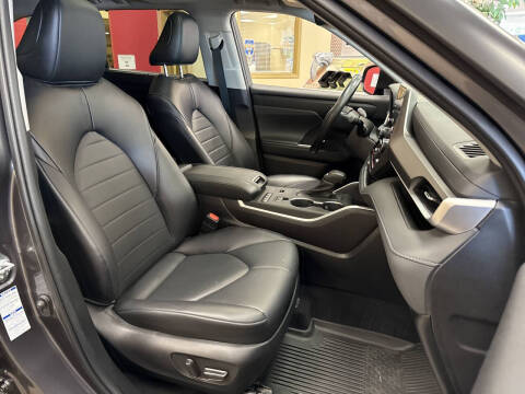 2022 Toyota Highlander Hybrid XLE