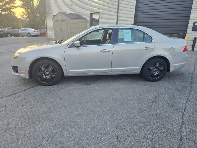 2010 Ford Fusion for sale at QUEENSGATE AUTO SALES in York, PA