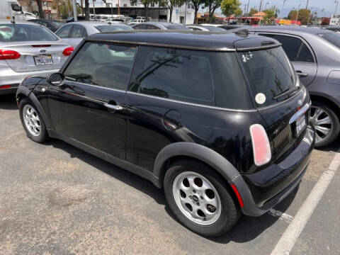 2005 MINI Cooper for sale at Sidney Auto Sales in Downey CA