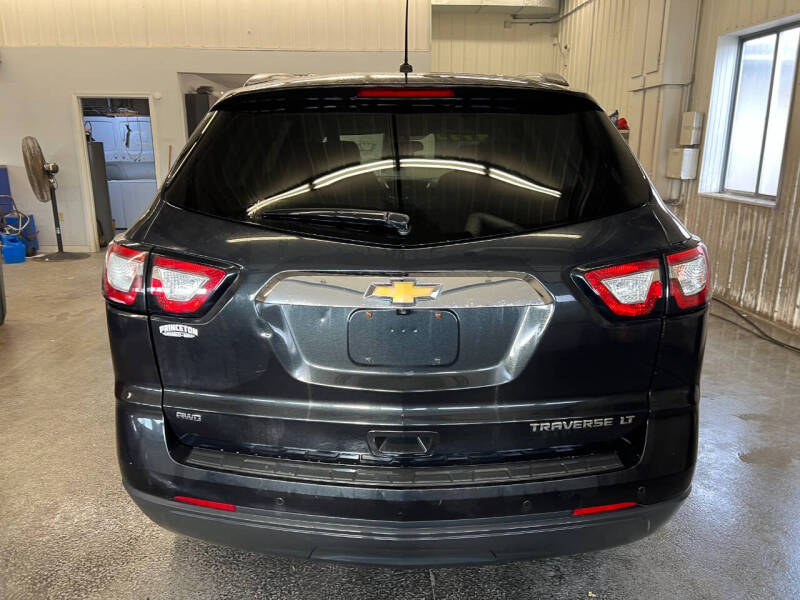 2013 Chevrolet Traverse 1LT photo 3