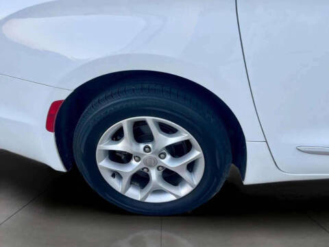 2017 Chrysler Pacifica Touring-L