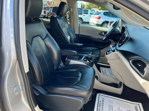 2017 Chrysler Pacifica Touring-L