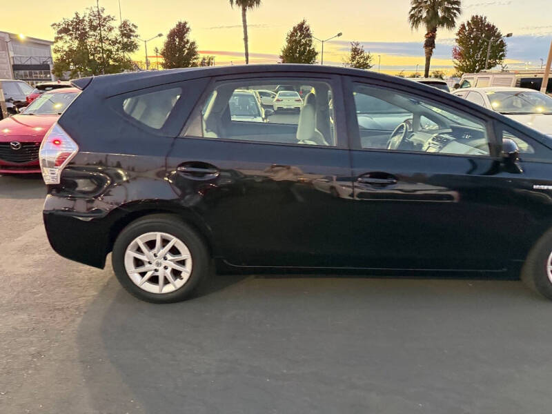 2012 Toyota Prius v Two