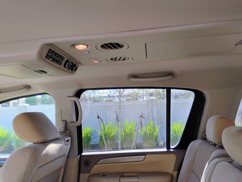 2011 Nissan Armada SV