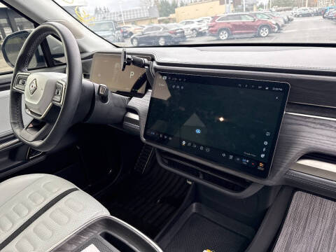 2023 Rivian R1S Adventure