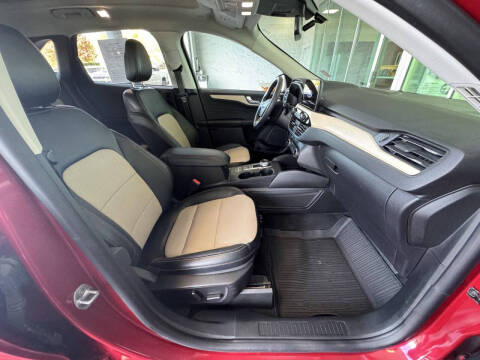 2022 Ford Escape Titanium