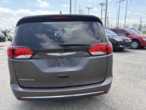 2017 Chrysler Pacifica Touring-L