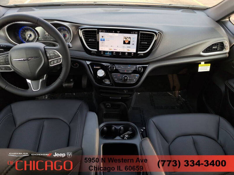 2026 Chrysler Pacifica Select