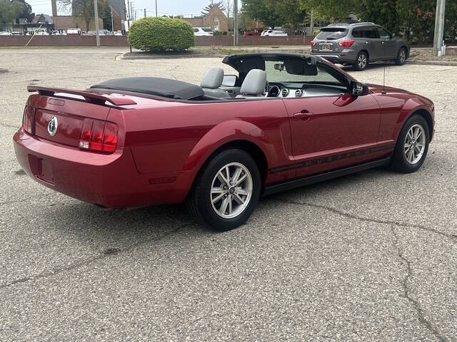 2005 Ford Mustang V6 Deluxe