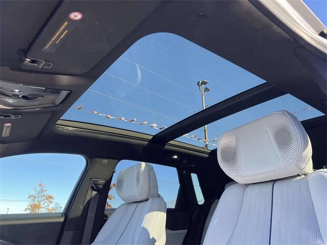 2024 Cadillac LYRIQ Luxury 2