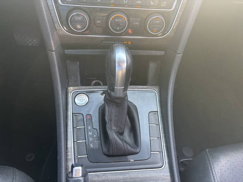 2018 Volkswagen Passat 2.0T SE