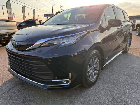 2021 Toyota Sienna XLE 8-Passenger