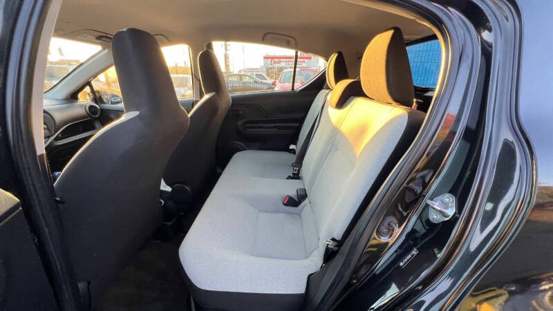 2016 Toyota Prius c One