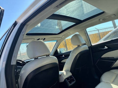 2017 Kia Cadenza Limited