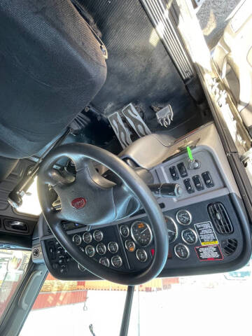 2015 Peterbilt 389