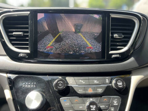 2022 Chrysler Pacifica Touring L