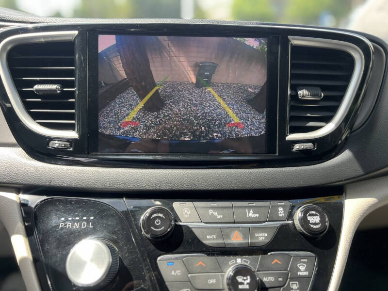 2022 Chrysler Pacifica Touring L