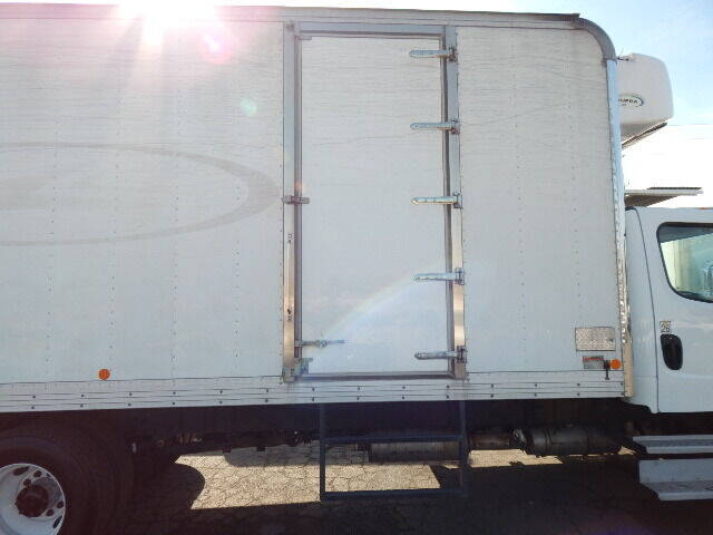 2017 Freightliner M2 106