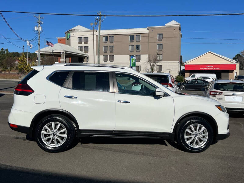 2017 Nissan Rogue null photo 9