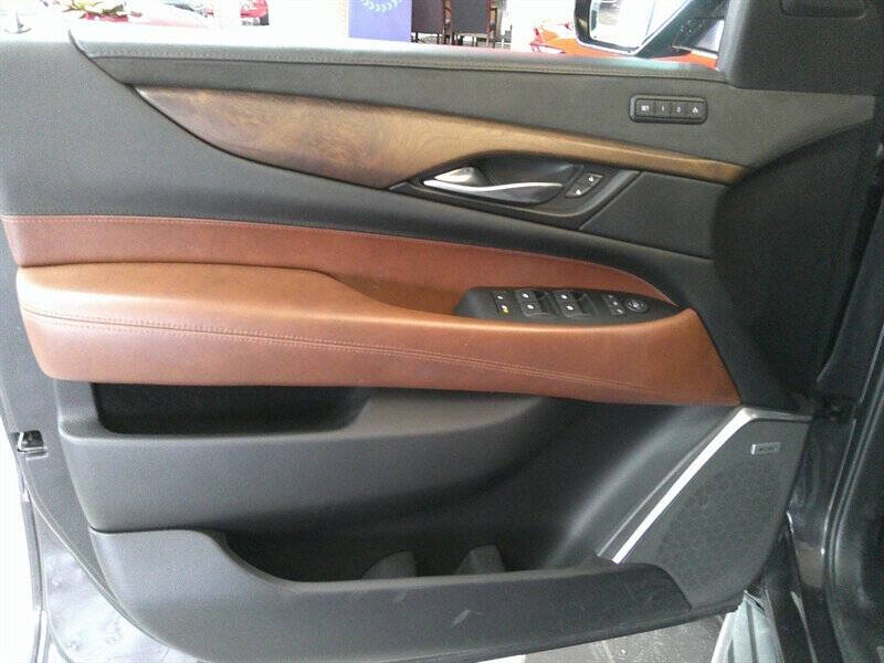 2018 Cadillac Escalade Luxury