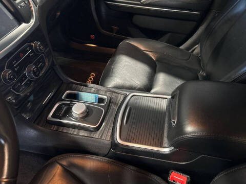 2017 Chrysler 300 Limited