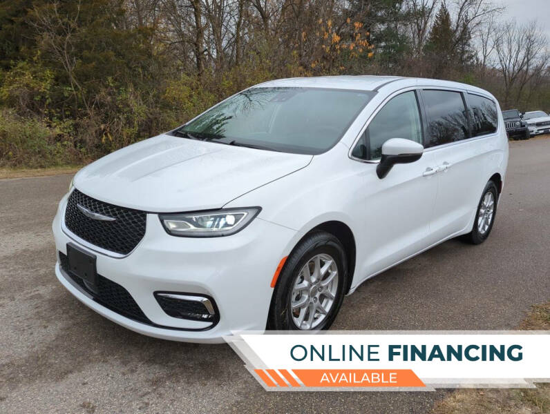 2023 Chrysler Pacifica Touring L's photo