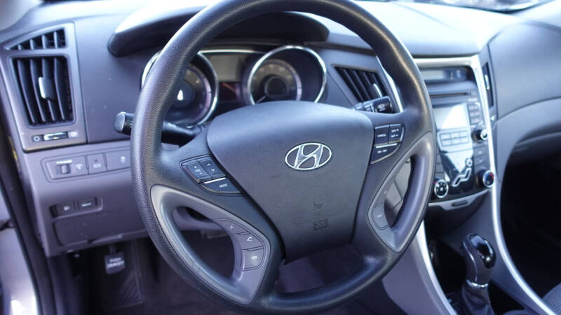 2011 Hyundai Sonata GLS photo 44