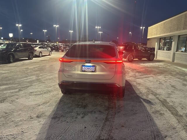 2022 Toyota Venza XLE