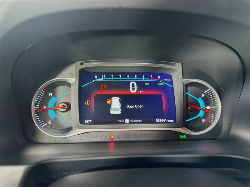 2019 Honda Pilot Touring w/Rear Captain's Chairs