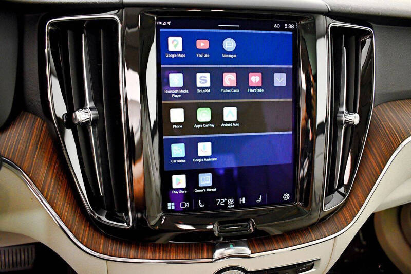 2022 Volvo XC60 B5 Momentum