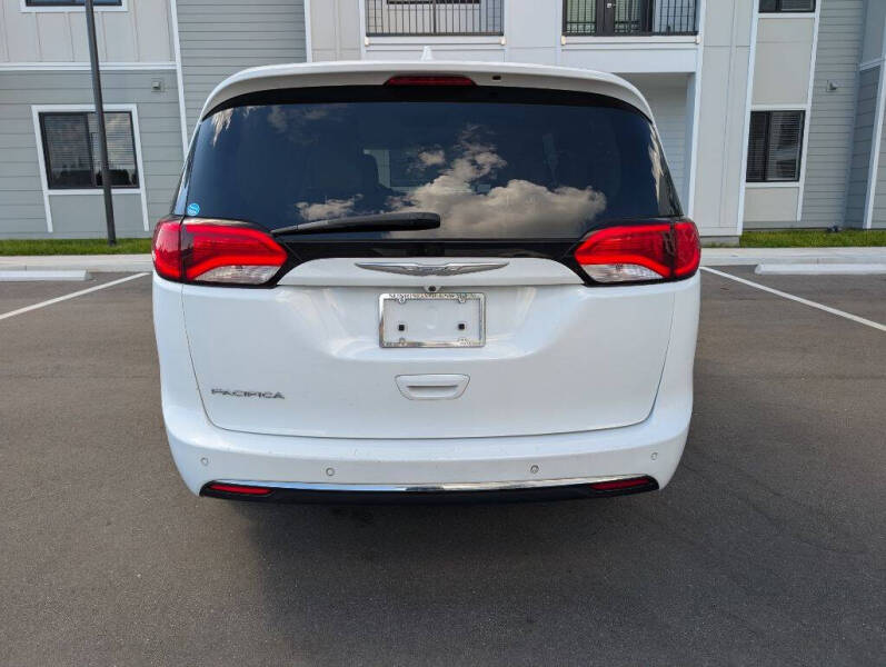 2017 Chrysler Pacifica Touring-L