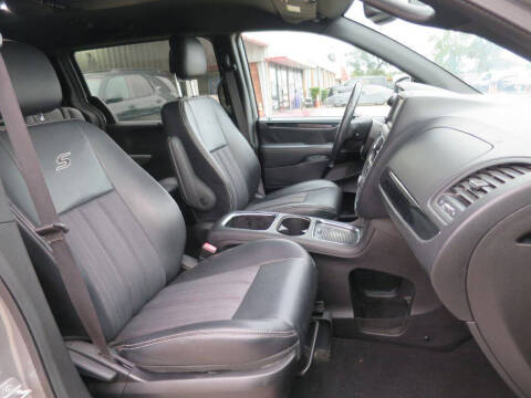 2016 Chrysler Town and Country S