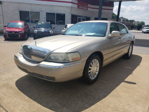 2004 Lincoln Town Car for sale at Northwood Auto Sales in Northport AL