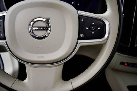 2022 Volvo XC60 B5 Momentum