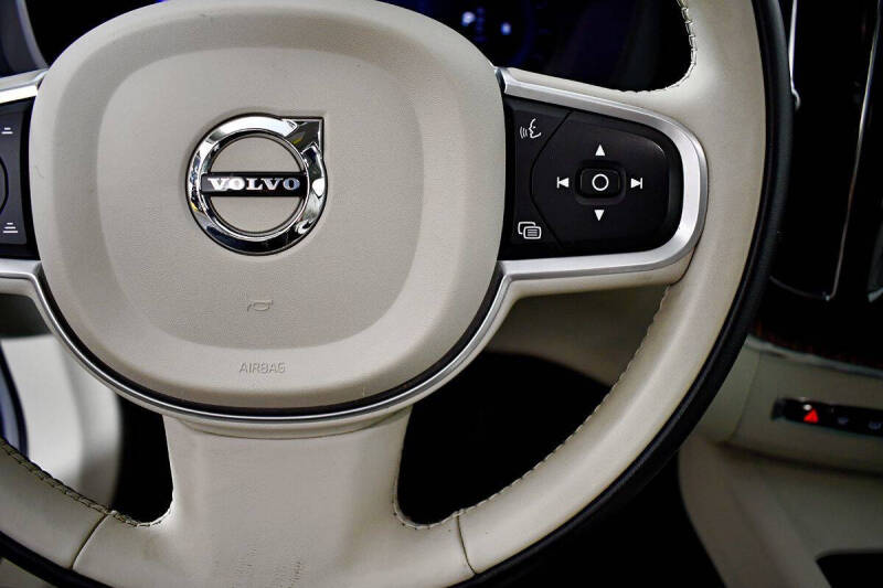 2022 Volvo XC60 B5 Momentum