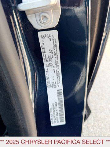 2025 Chrysler Pacifica Select