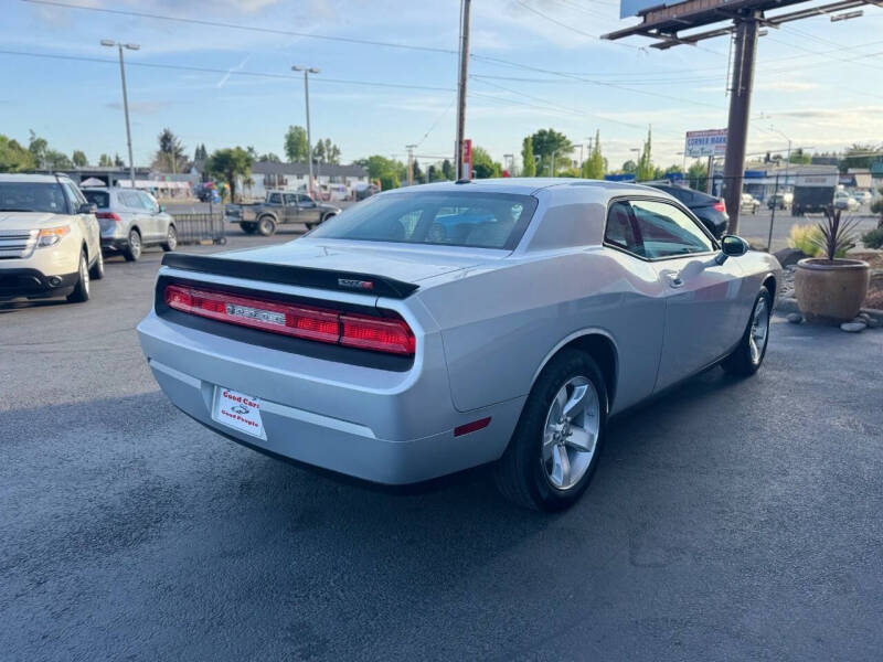 2009 Dodge Challenger SE