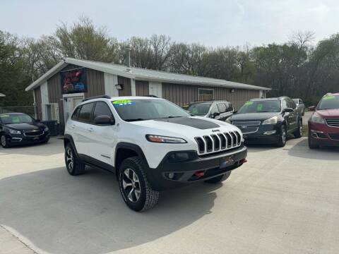 2015 Jeep Cherokee for sale at Victor's Auto Sales Inc. in Indianola IA
