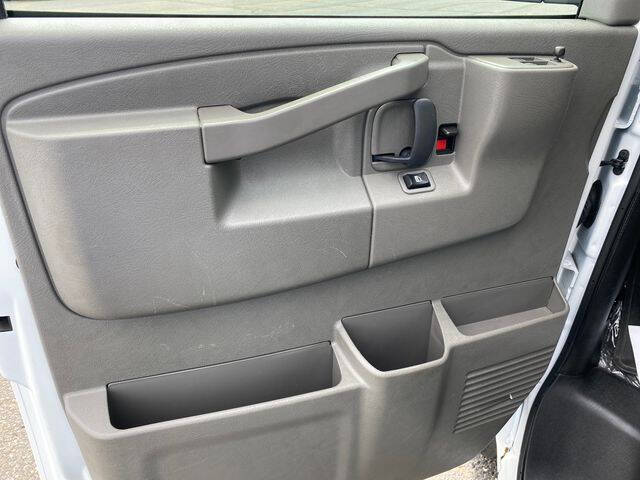 2025 Chevrolet Express LT 3500