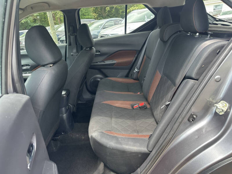 2020 Nissan Kicks SR