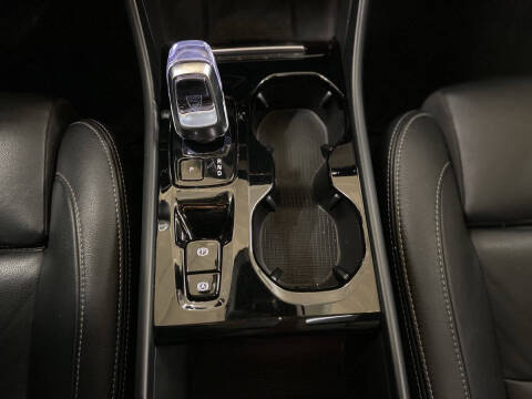 2024 Volvo XC40 B5 Plus Dark Theme