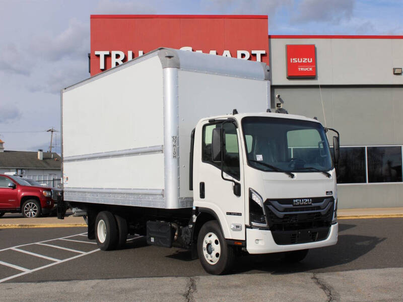 2025 Isuzu NPR-HD
