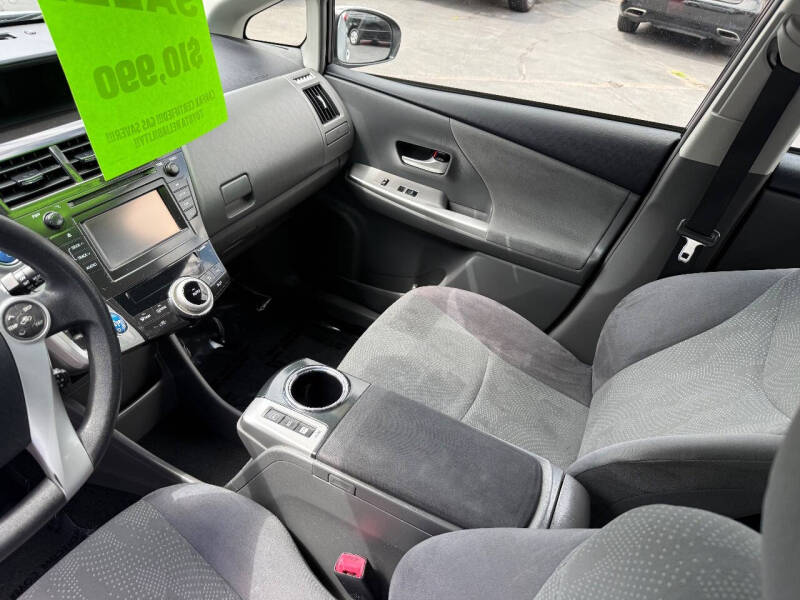2013 Toyota Prius v Two