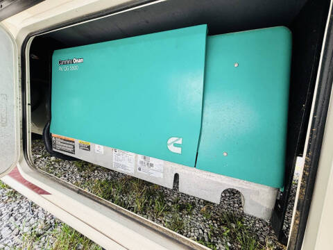 2017 Thor Motor Coach Hurricane 31S