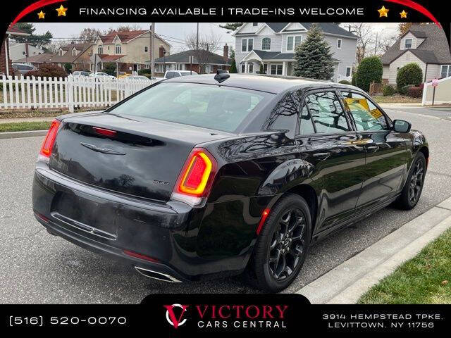 2023 Chrysler 300 Touring L