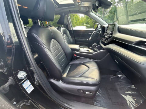 2022 Toyota Highlander Hybrid XLE